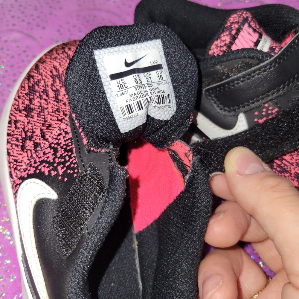Girls nike shoes 10C good condition
